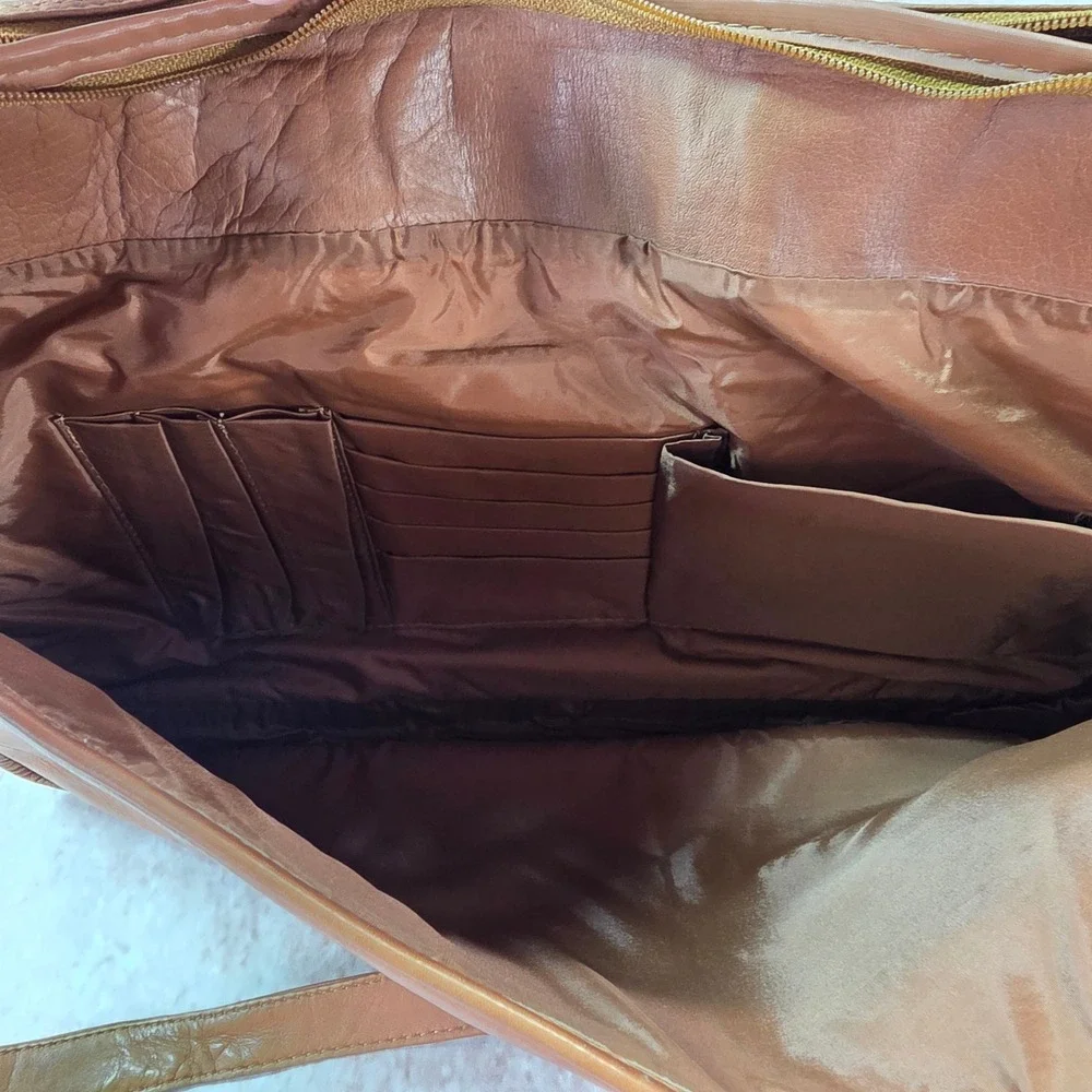 Vintage Wilsons Tan Leather Messenger Bag Flap Crossbody Adjustable Strap